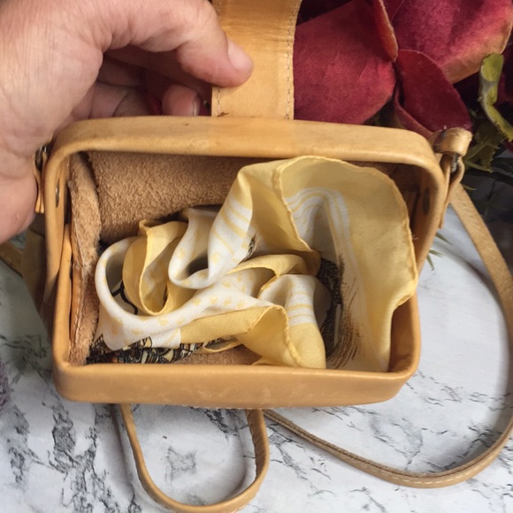 Vintage Light Tan Soft Leather Crossbody Bag with Parisian Souvenir Hand… - Picture 7 of 12